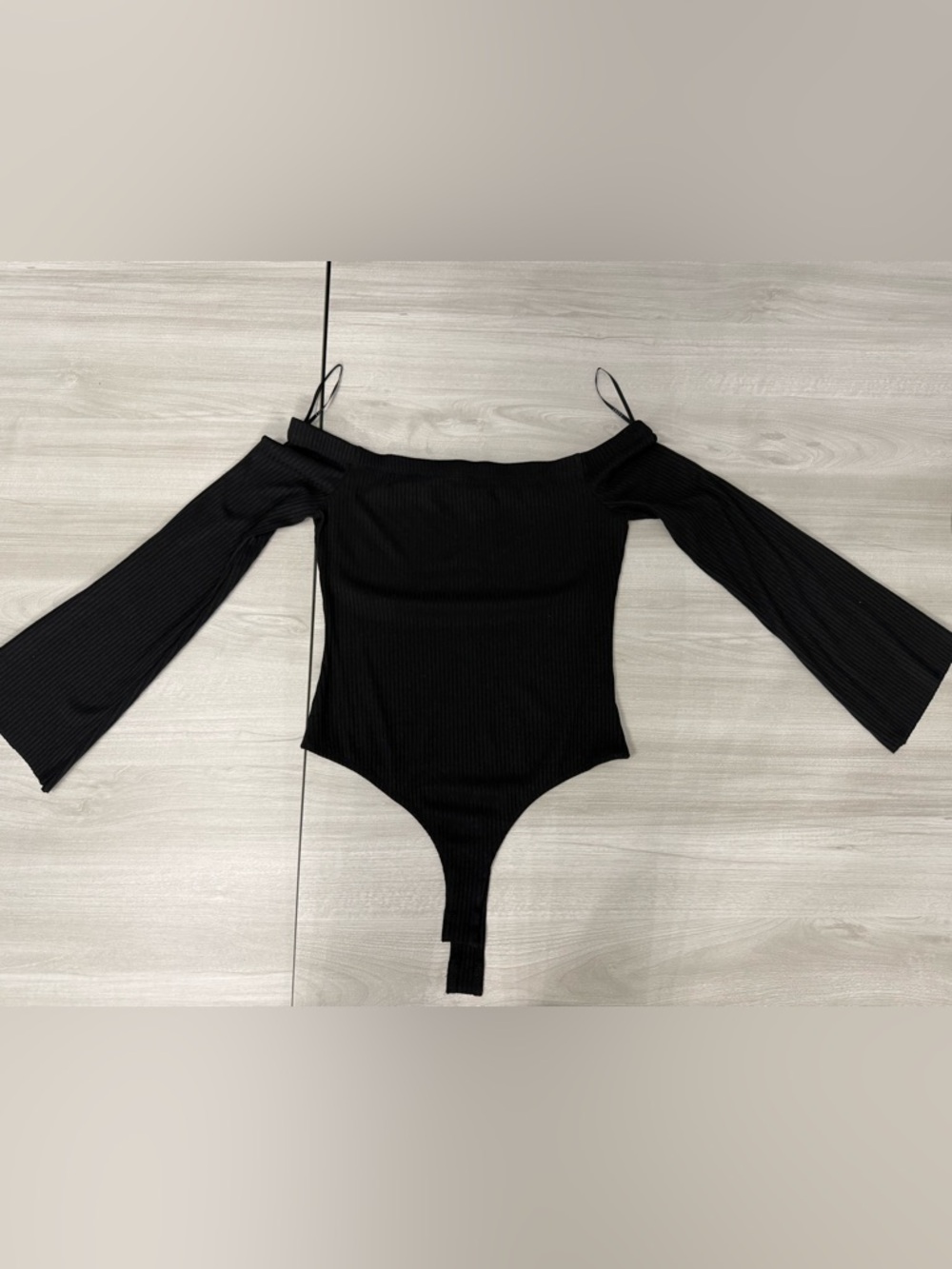 Essue Black Ribbed Off-Shoulder Long-Sleeve womens One-Piece Bodysuit Sz L
